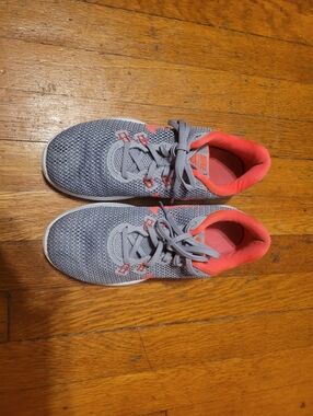 Women's Size 7 Nike Training Flex TR 7 Gray Coral Running Shoes Like New!